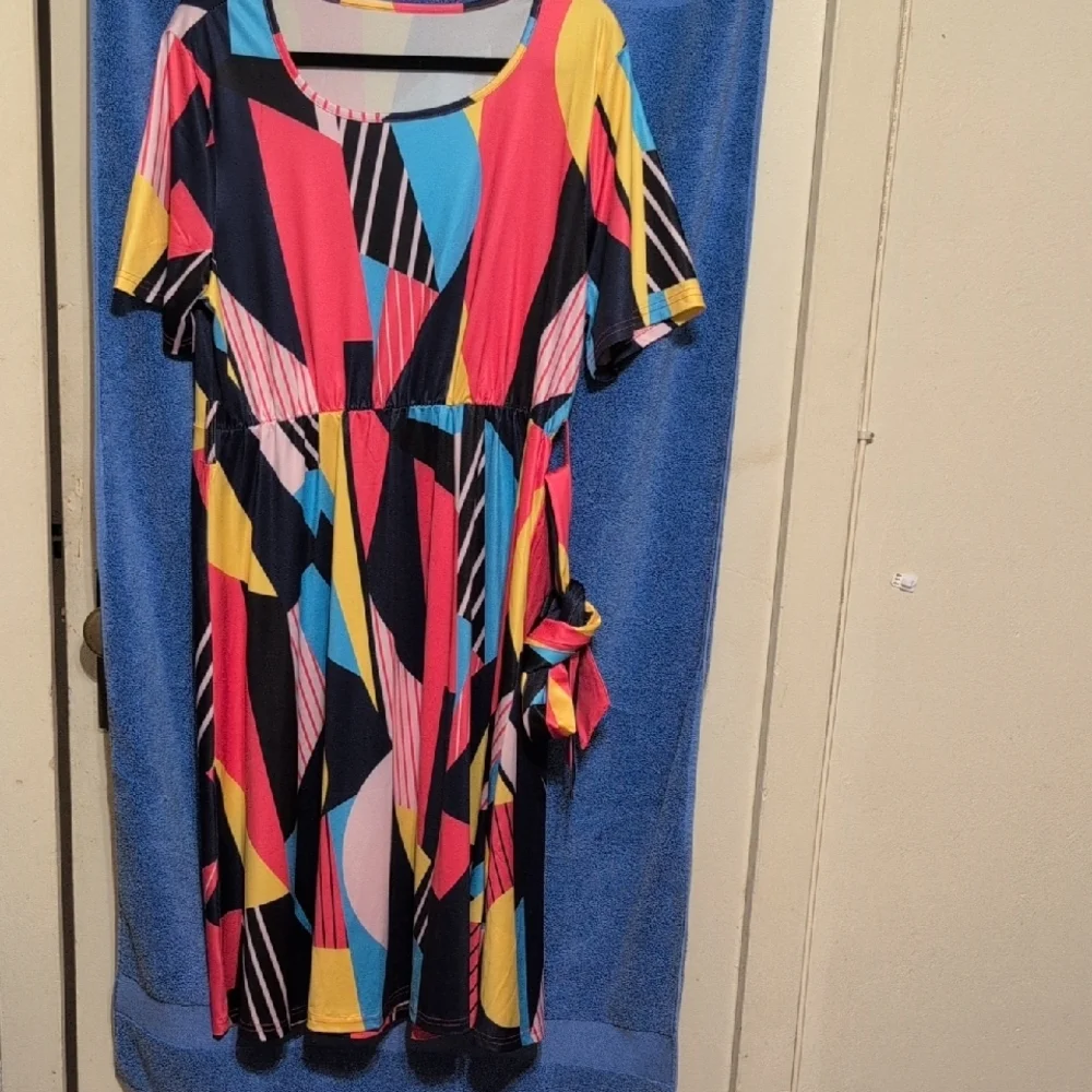 Colorful Geometric Pattern Dress - Picture 3 of 7